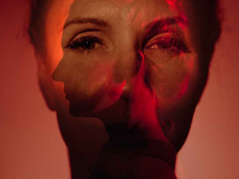 Mi debilidad me&nbsp;debilita.